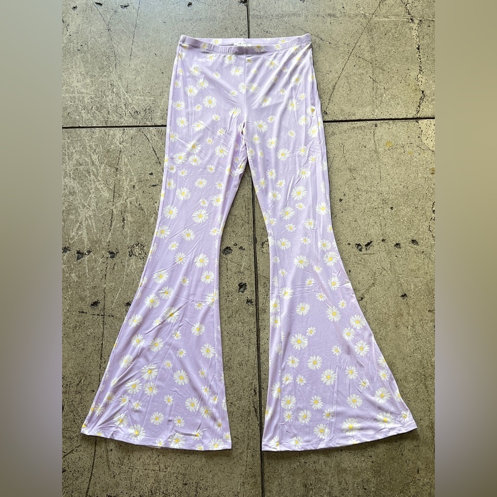 💚 2865. Floral Lavender Flared Pants